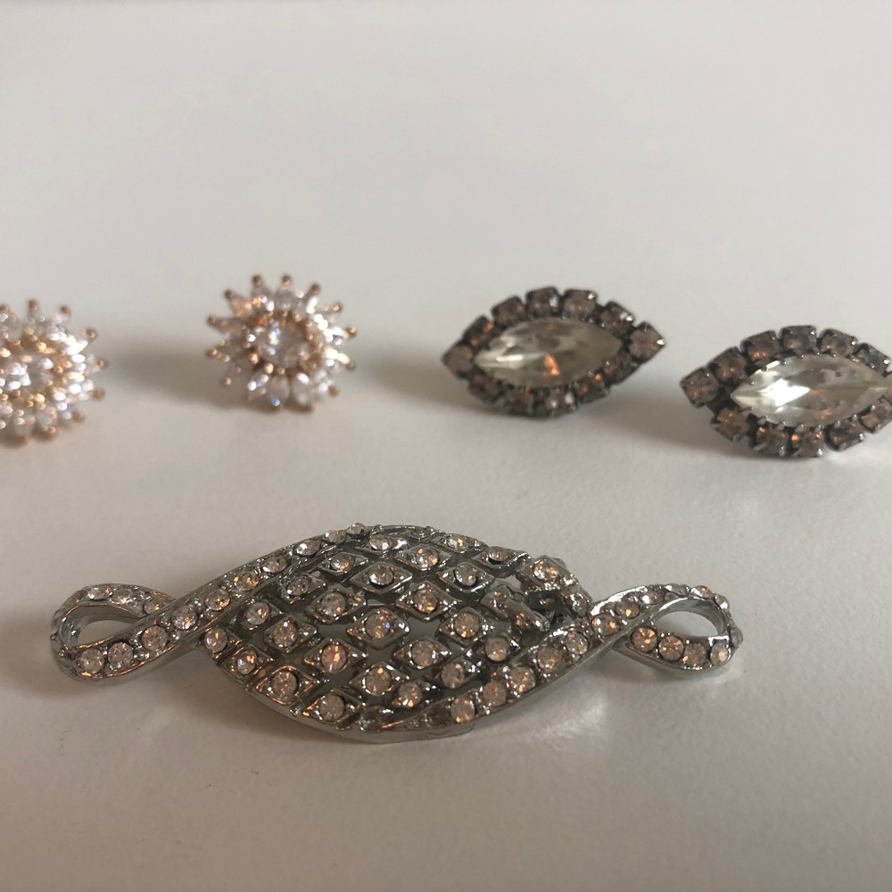 Pin and earrings